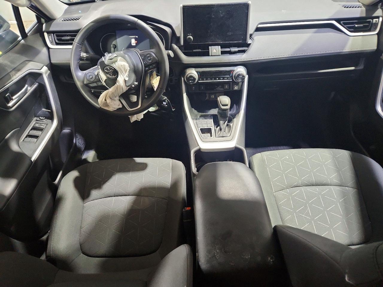 2023 TOYOTA RAV4 XLE — Фото 8 из 14