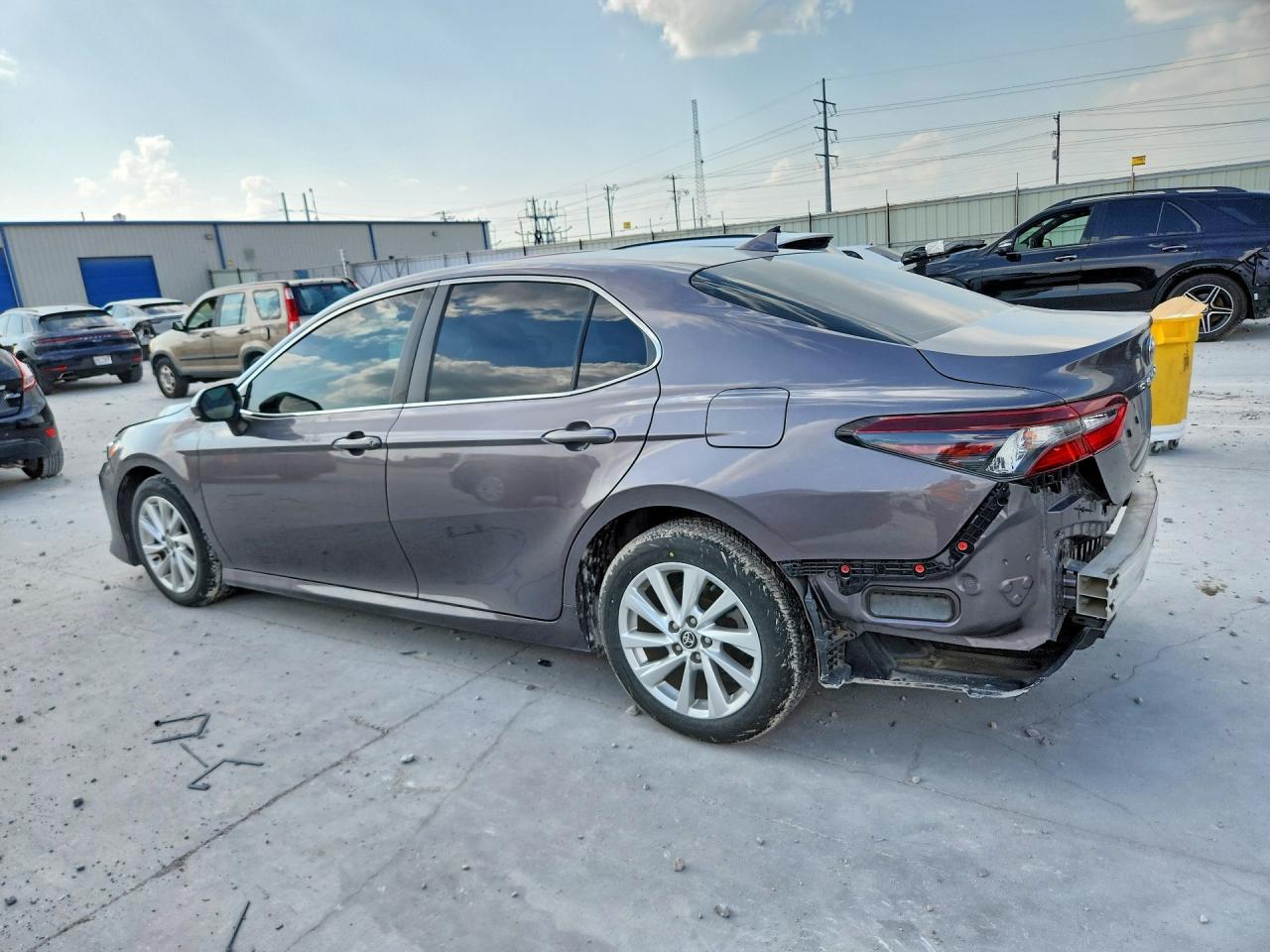 2023 TOYOTA CAMRY LE — Фото 2 из 12