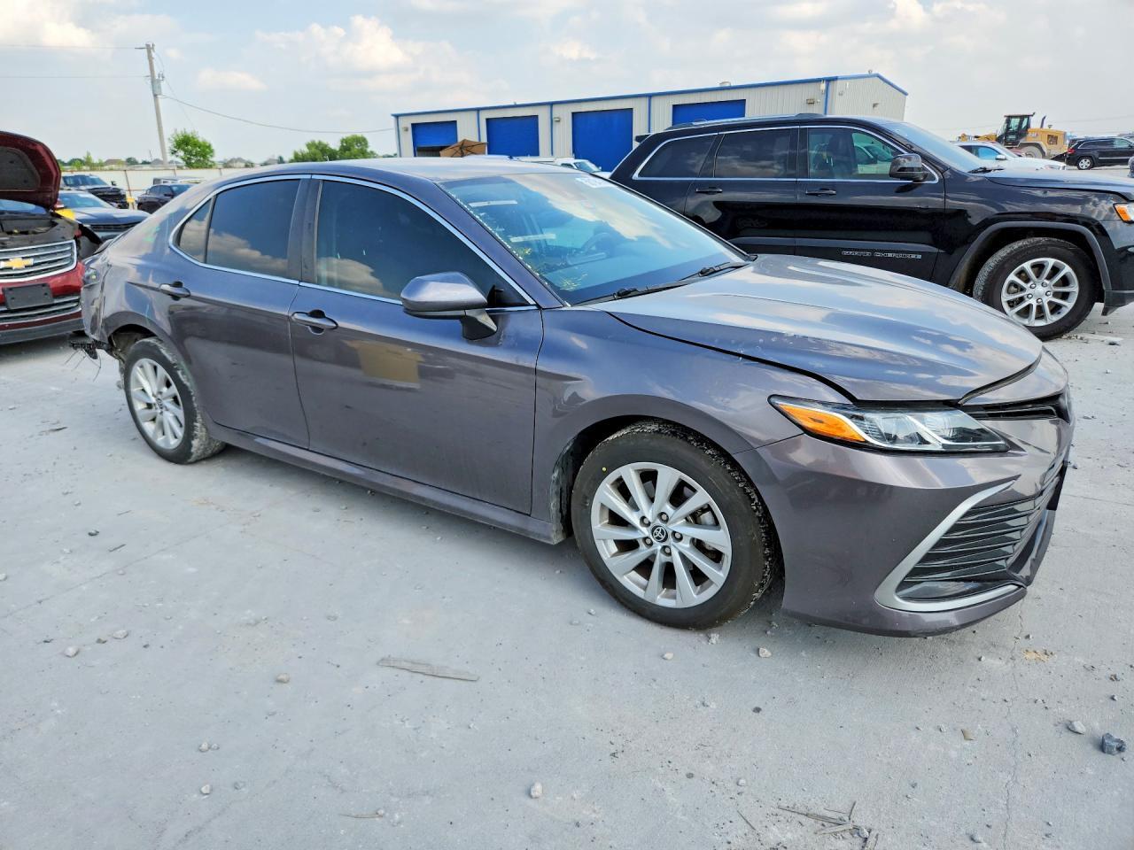 2023 TOYOTA CAMRY LE — Фото 4 из 12