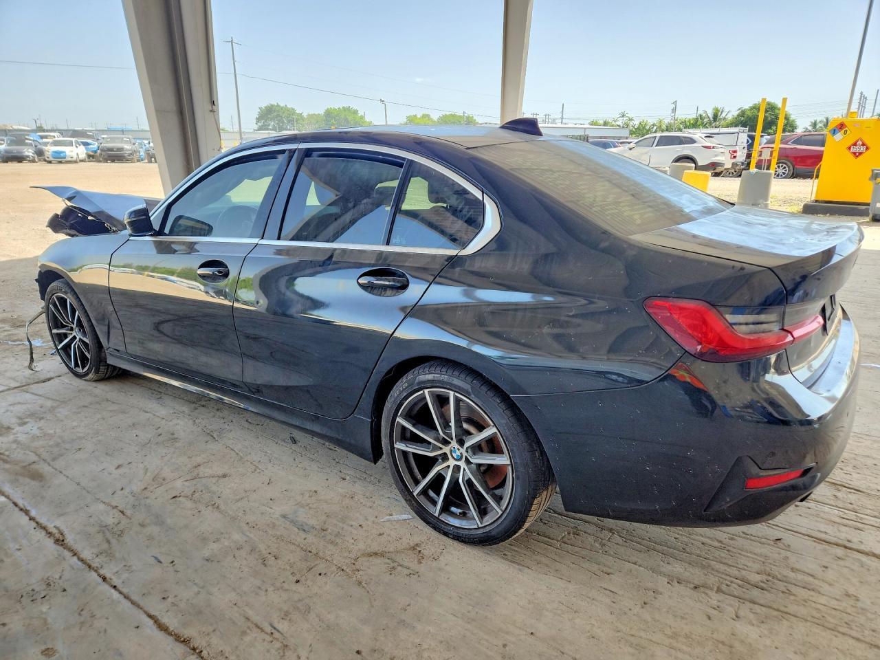 2019 BMW 330I — Фото 2 из 12