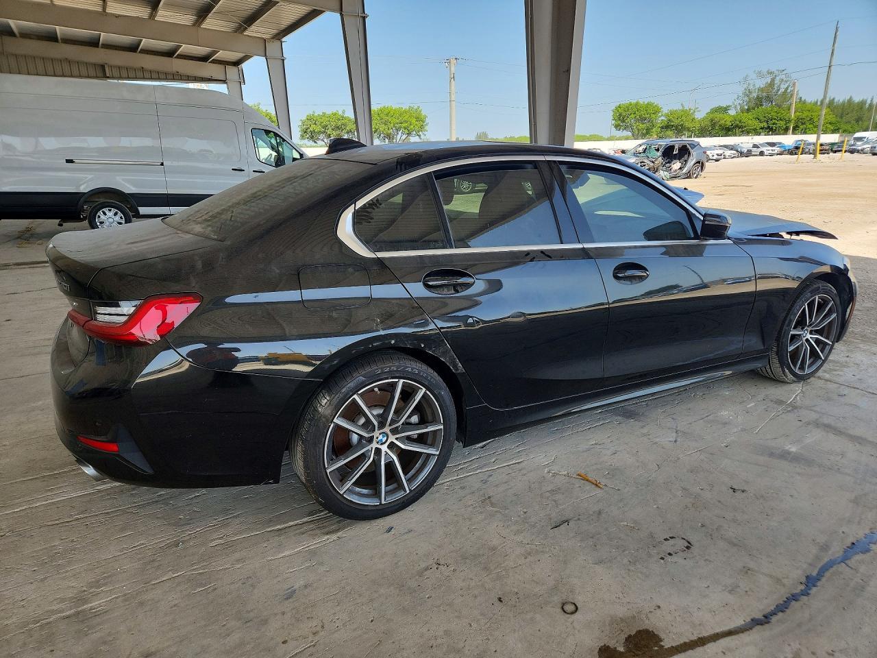 2019 BMW 330I — Фото 3 из 12