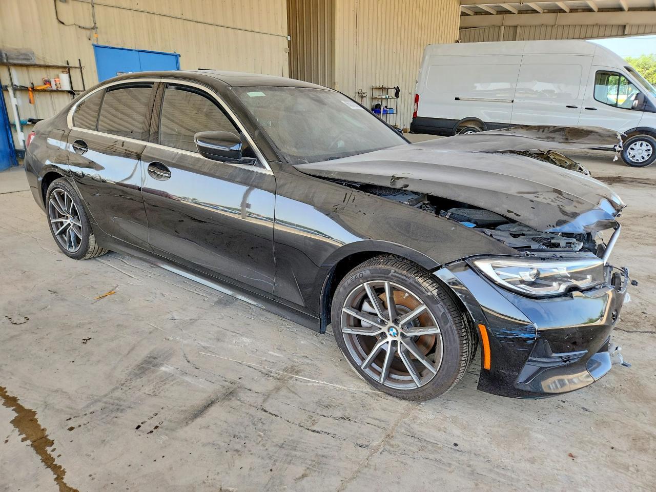 2019 BMW 330I — Фото 4 из 12