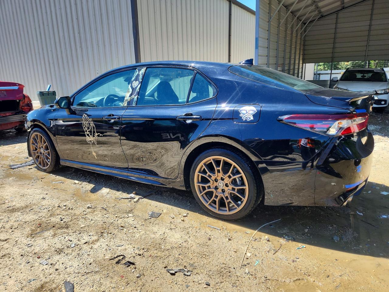 2023 TOYOTA CAMRY HYBRID SE NIGHTSHADE — Фото 2 из 12