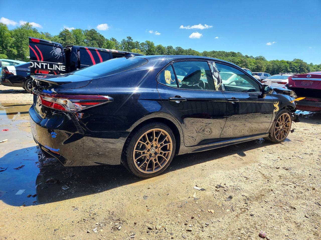 2023 TOYOTA CAMRY HYBRID SE NIGHTSHADE — Фото 3 из 12