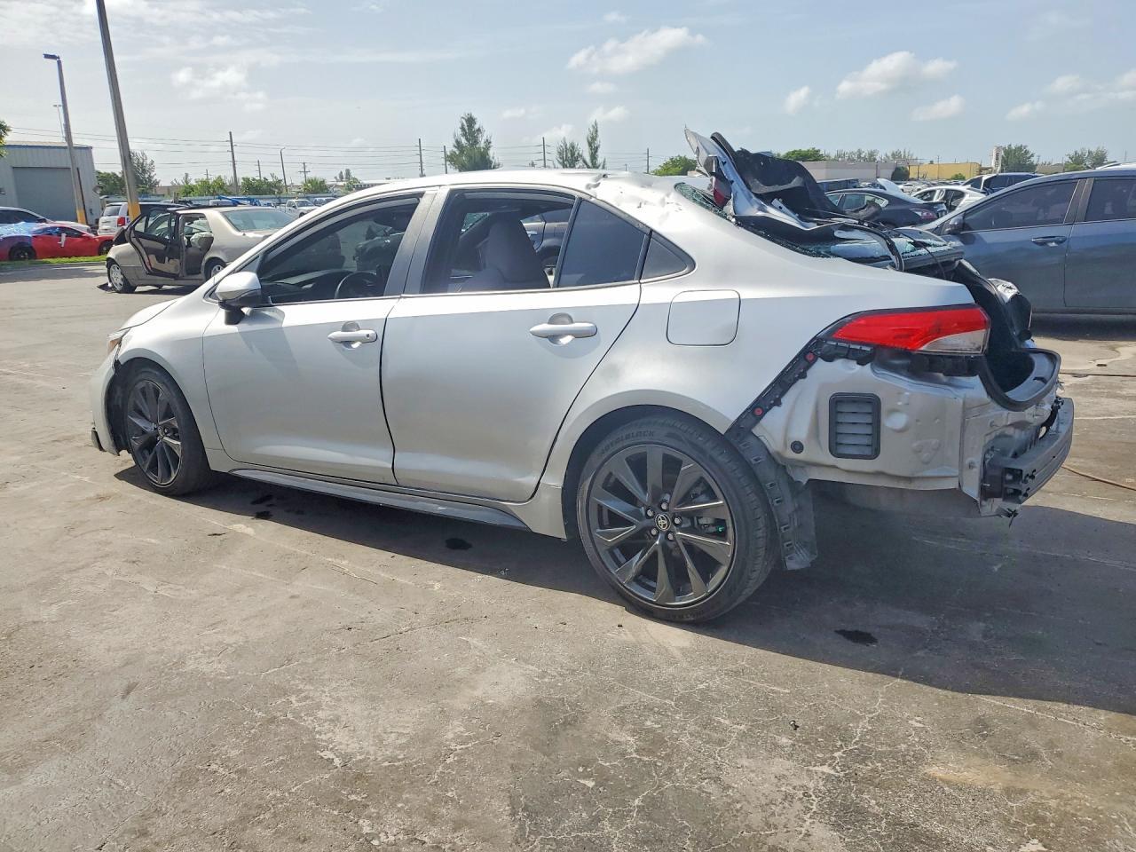2023 TOYOTA COROLLA SE — Фото 2 из 12
