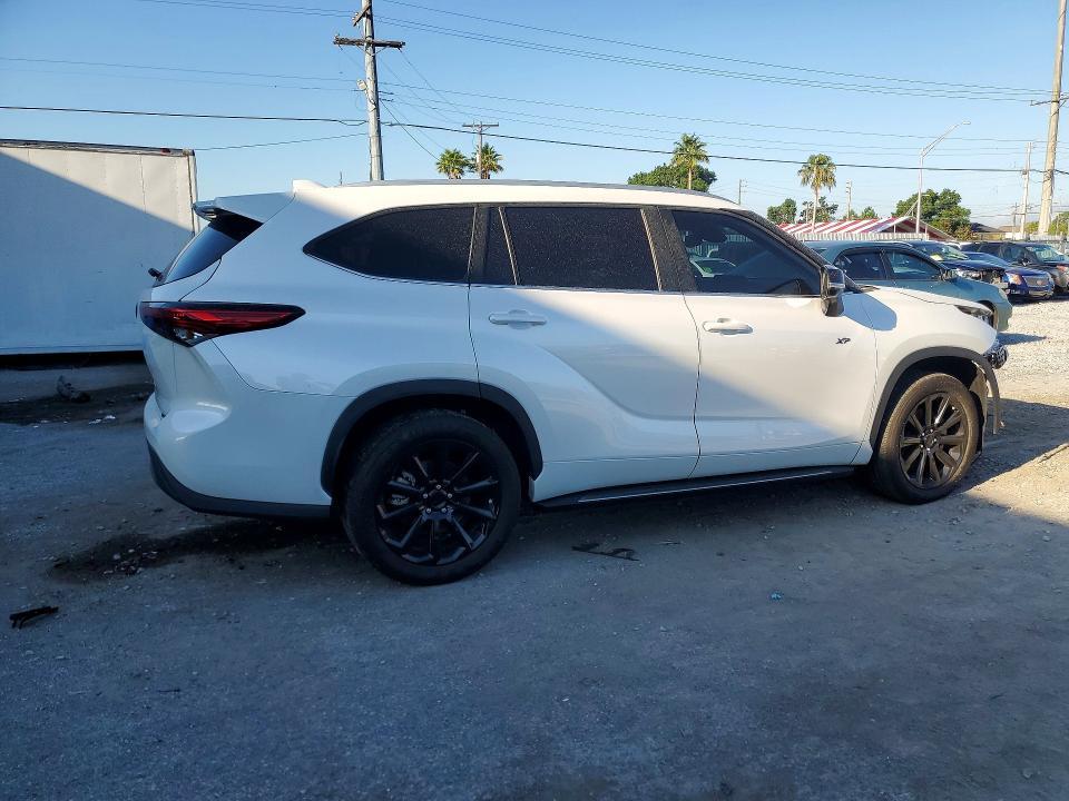 2023 TOYOTA HIGHLANDER XLE — Фото 3 из 15