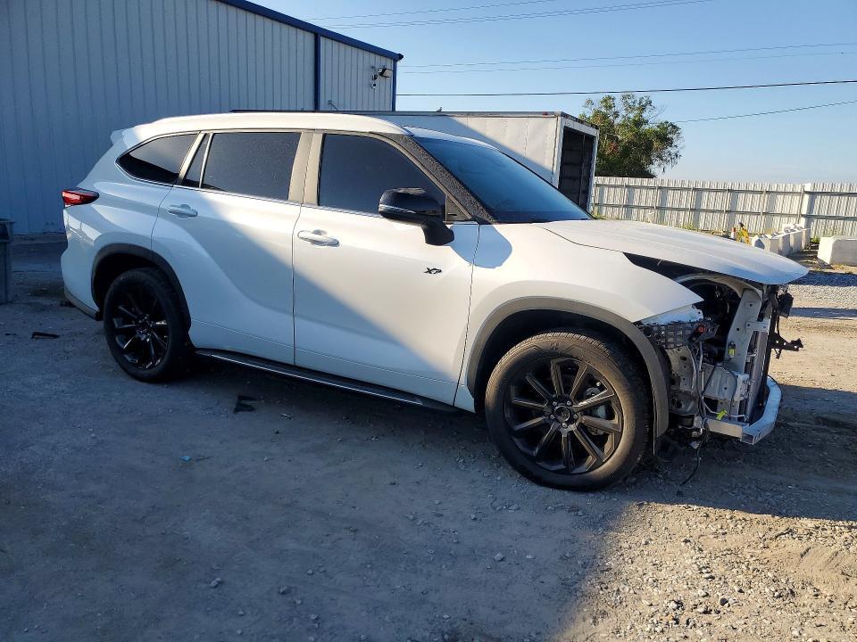 2023 TOYOTA HIGHLANDER XLE — Фото 4 из 15