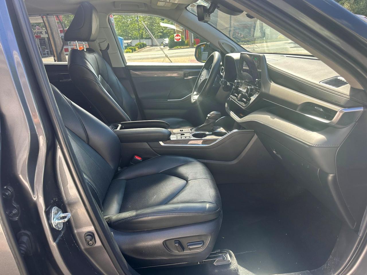 2023 TOYOTA HIGHLANDER HYBRID LIMITED — Фото 7 из 14
