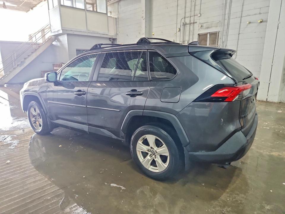 2023 TOYOTA RAV4 XLE — Фото 2 из 13