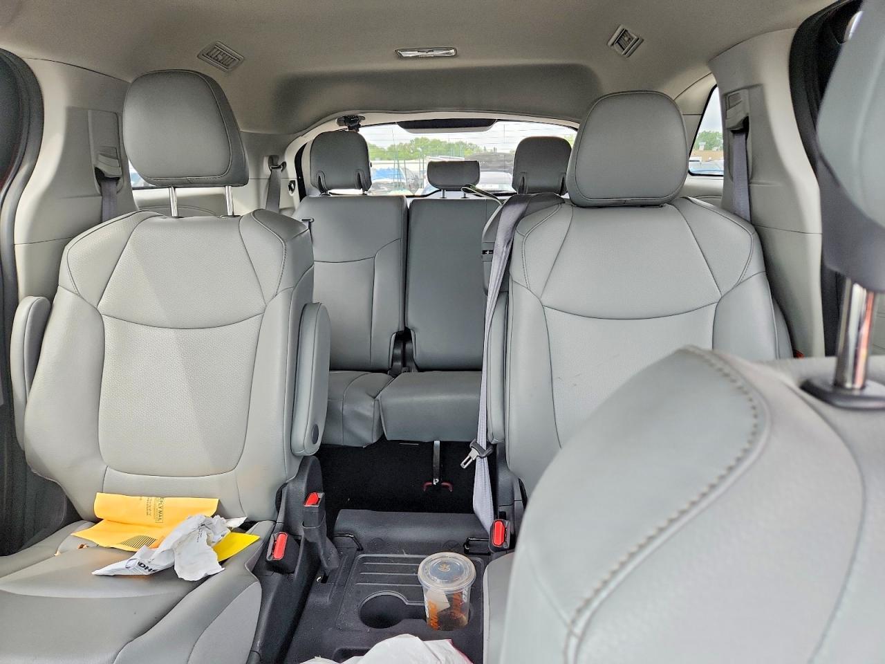 2023 TOYOTA SIENNA XLE — Фото 10 из 13