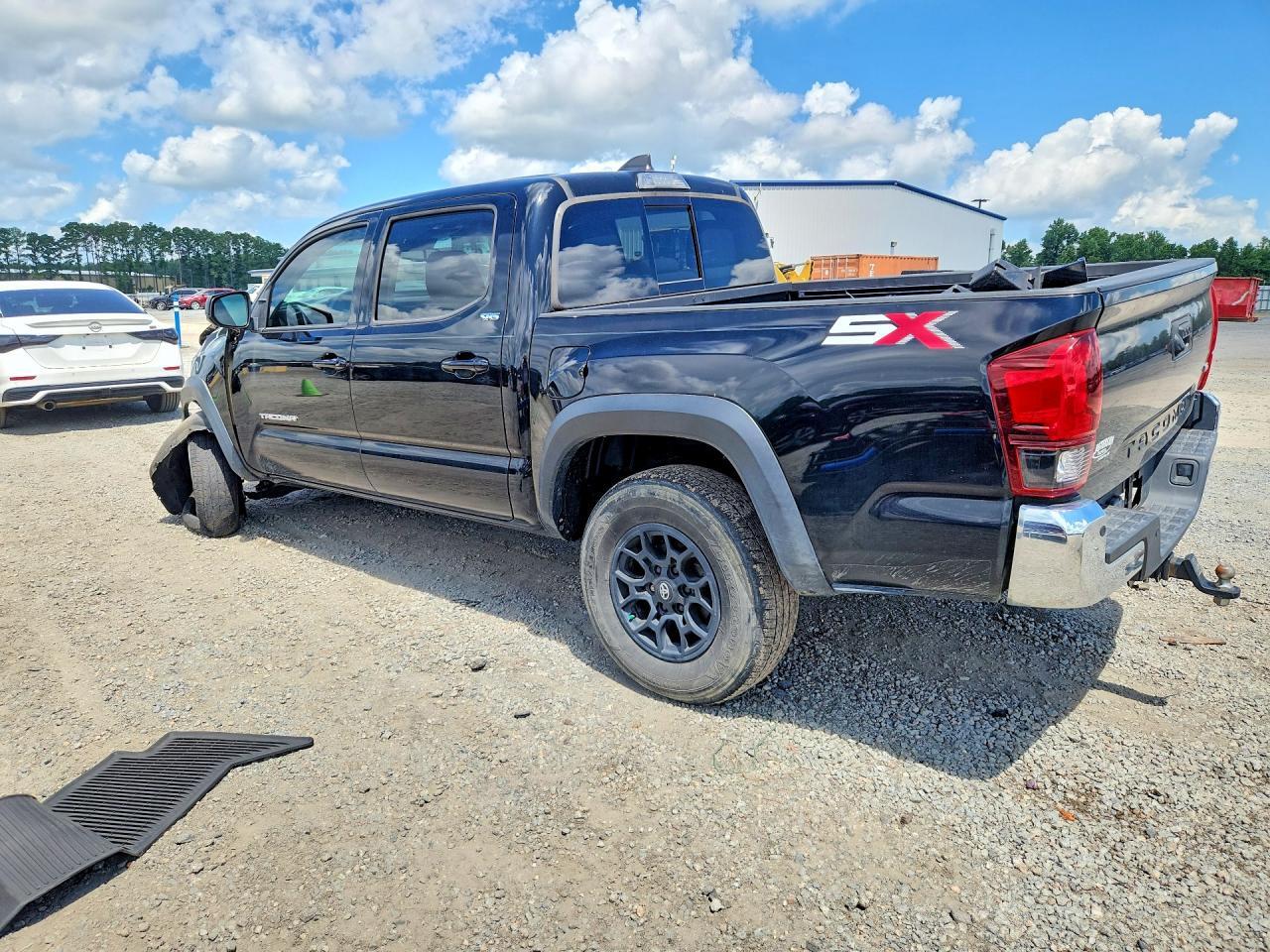 2023 TOYOTA TACOMA SR5 V6 — Фото 2 из 12