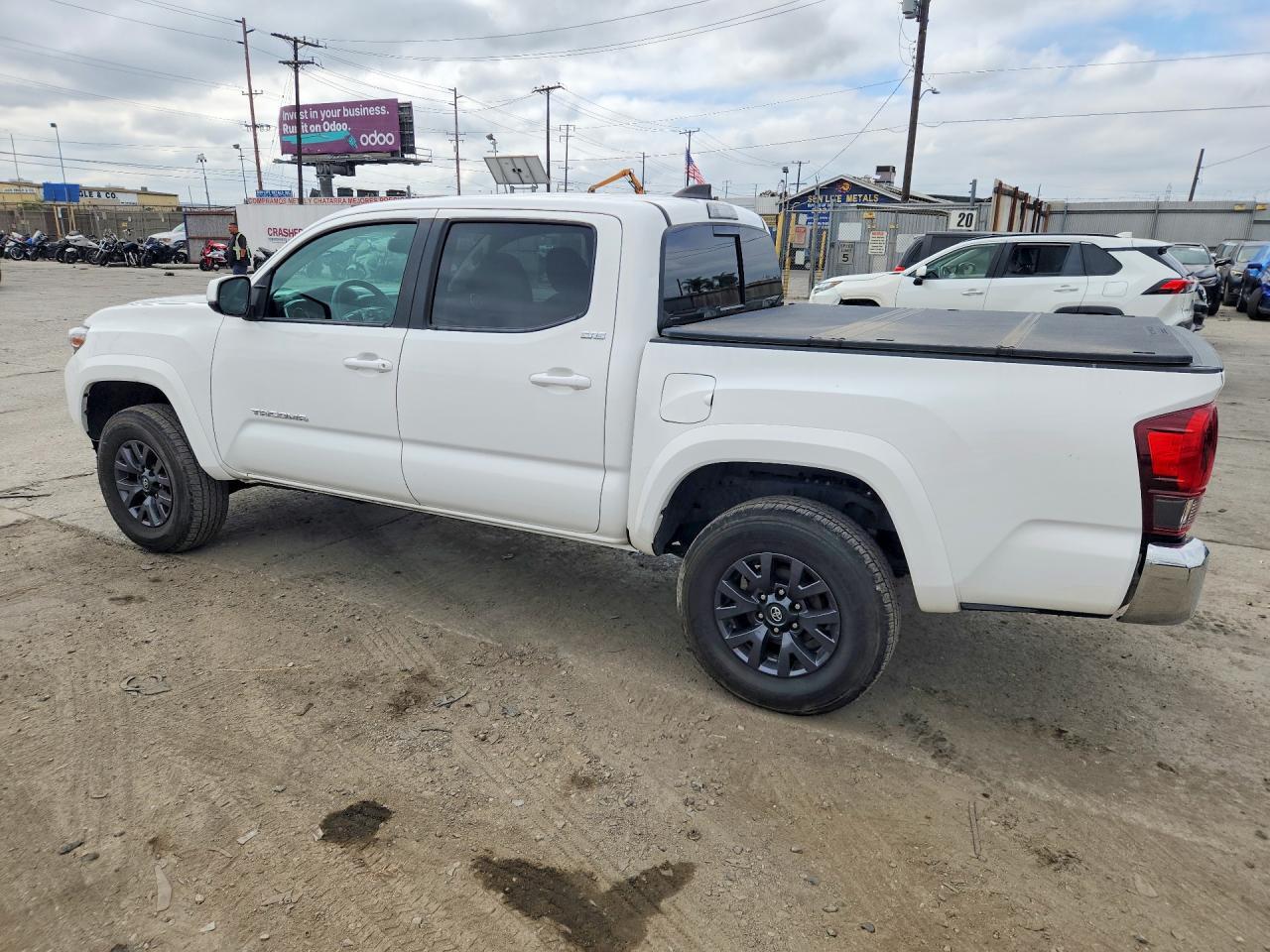 2023 TOYOTA TACOMA SR5 V6 — Фото 2 из 12