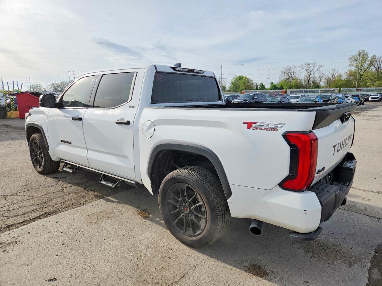 2023 TOYOTA TUNDRA SR5 — Фото 2 из 12
