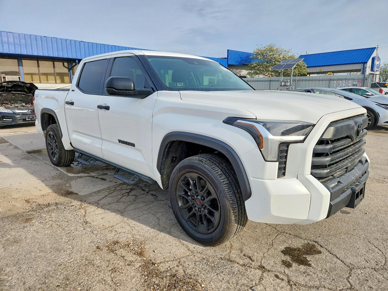 2023 TOYOTA TUNDRA SR5 — Фото 4 из 12