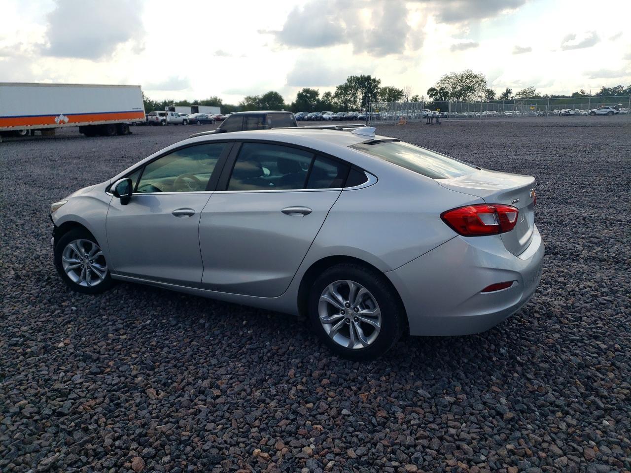 2019 CHEVROLET CRUZE LT — Фото 2 из 12