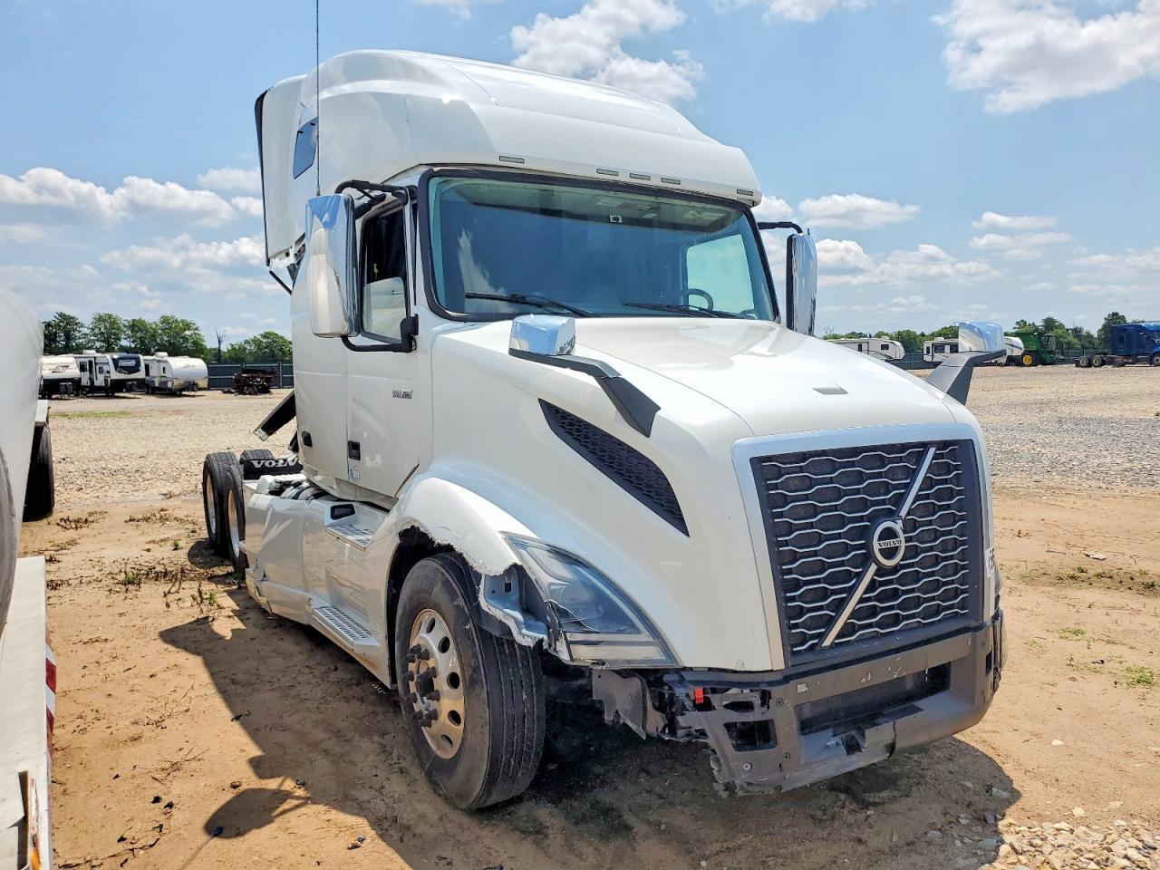2023 VOLVO VN 4V4NC9EH8PN317980