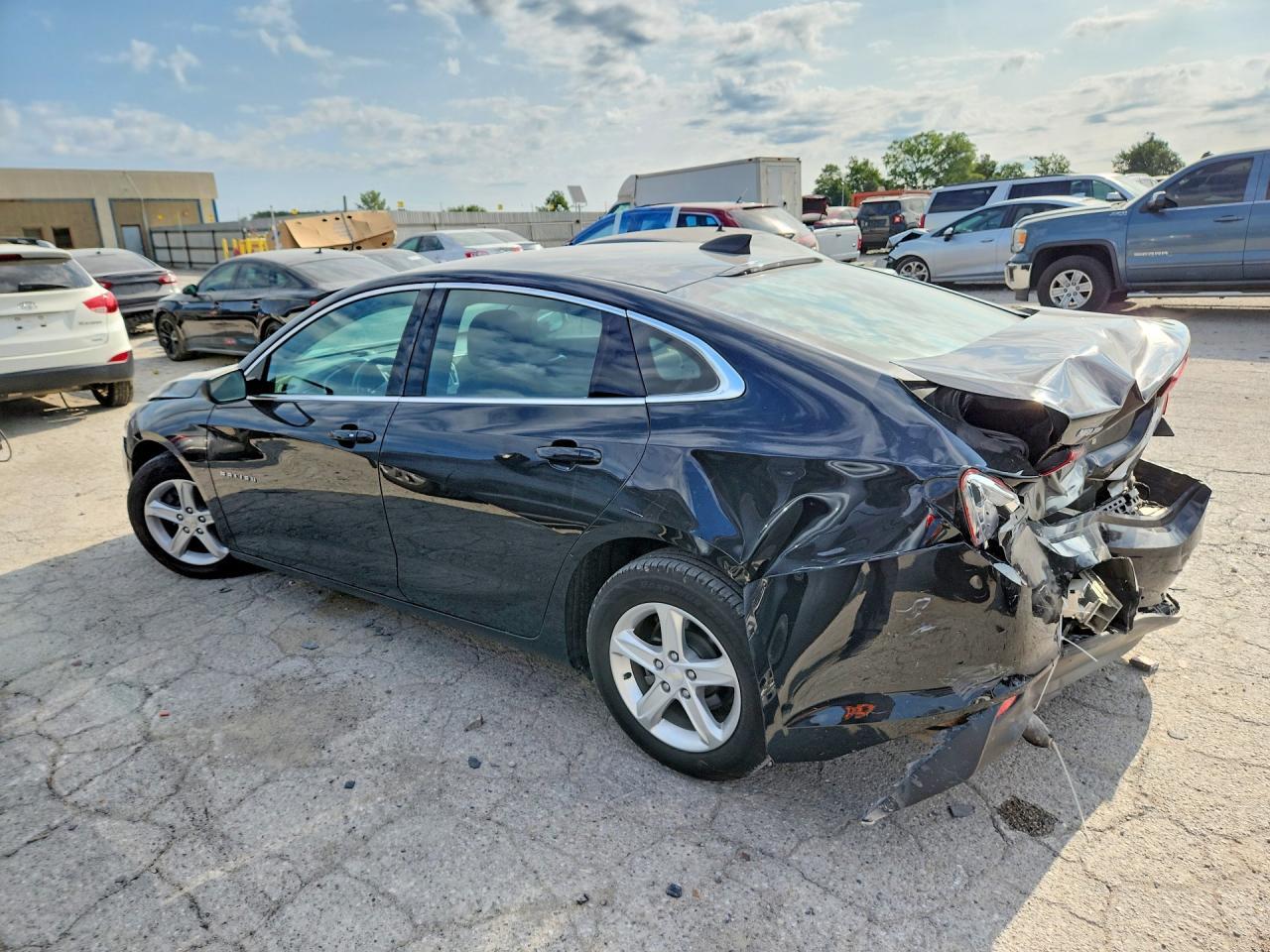 2019 CHEVROLET MALIBU LS — Фото 2 из 12