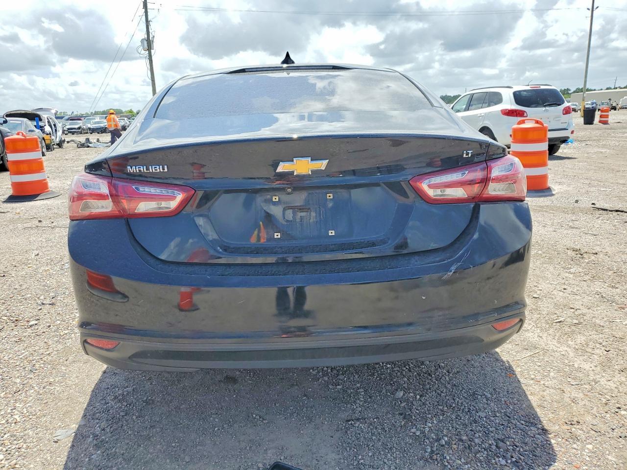 2019 CHEVROLET MALIBU LT — Фото 6 из 12