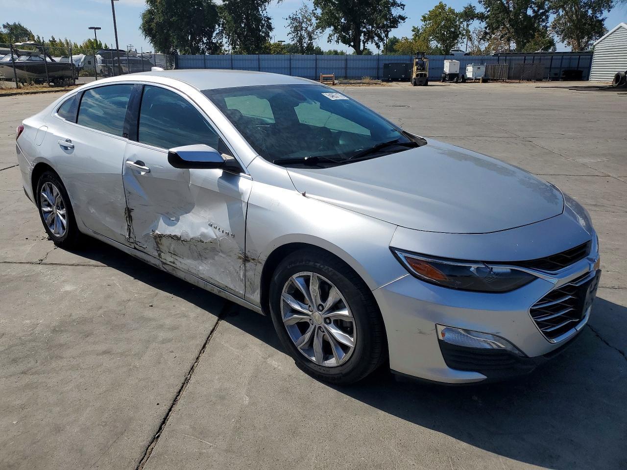 2019 CHEVROLET MALIBU LT — Фото 4 из 12