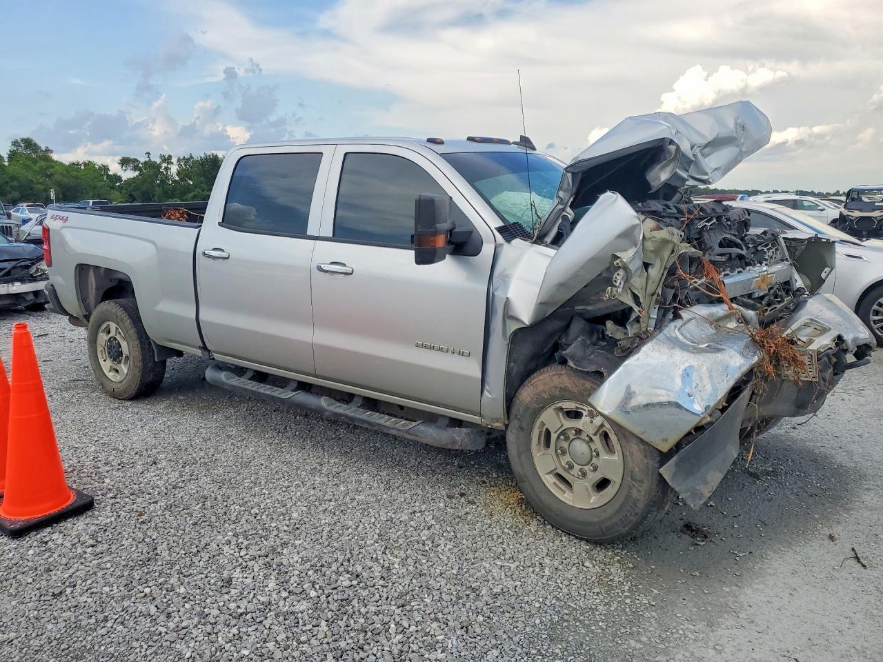 2019 CHEVROLET SILVERADO K2500 HEAVY DUTY — Фото 4 из 12