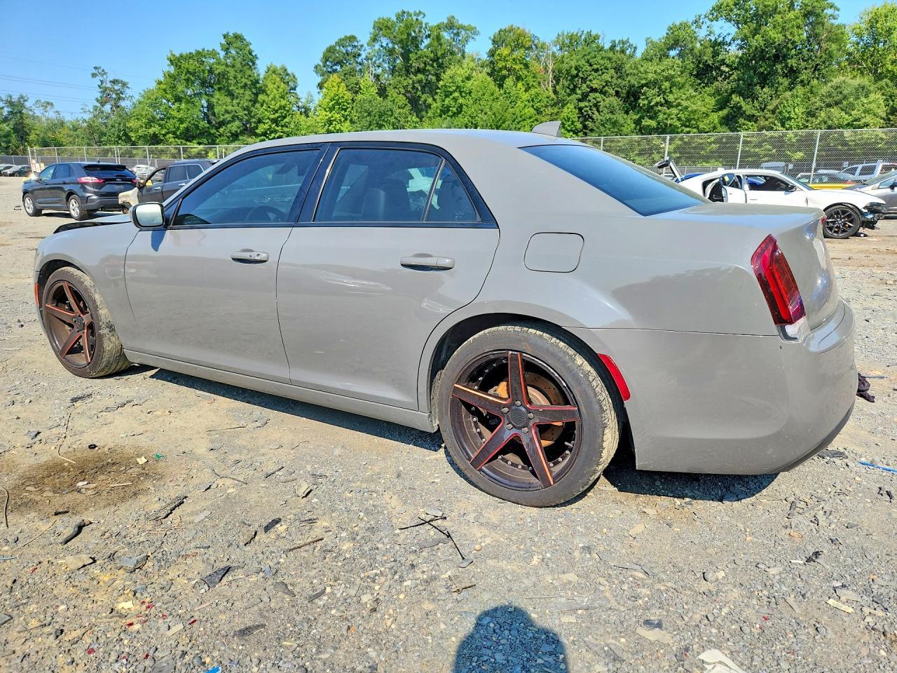 2019 CHRYSLER 300 S — Фото 2 из 12