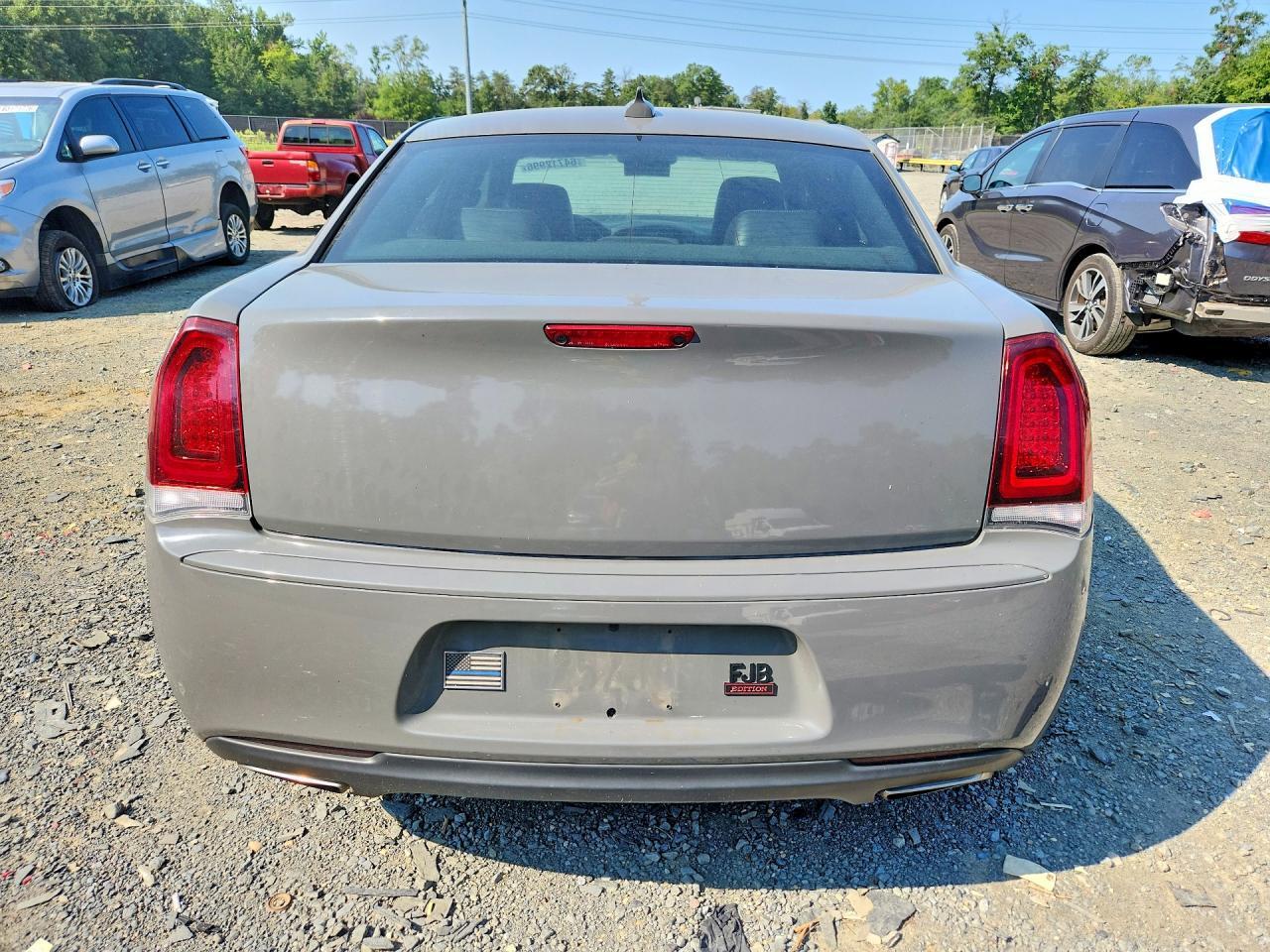 2019 CHRYSLER 300 S — Фото 6 из 12