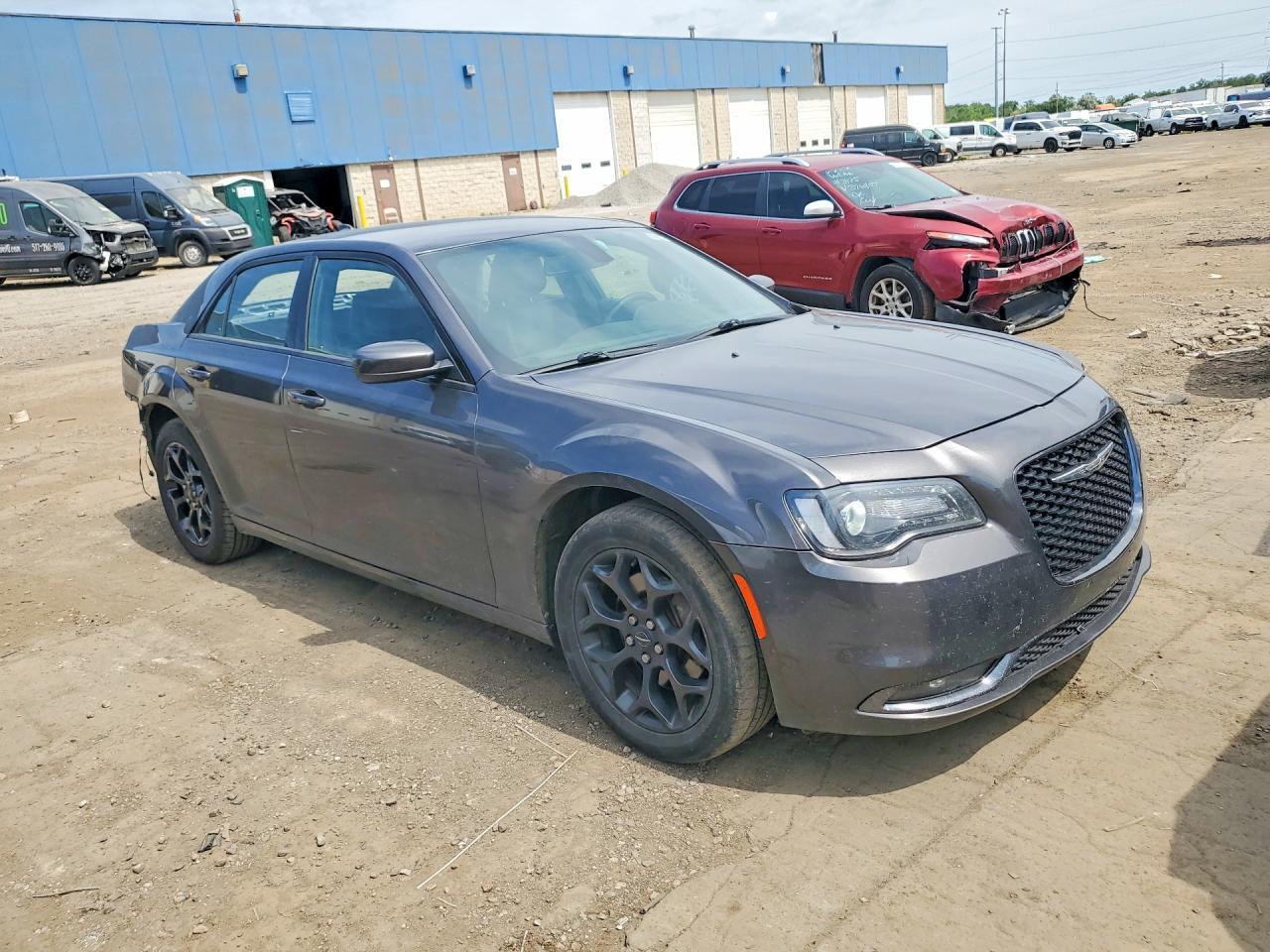 2019 CHRYSLER 300 S — Фото 4 из 12