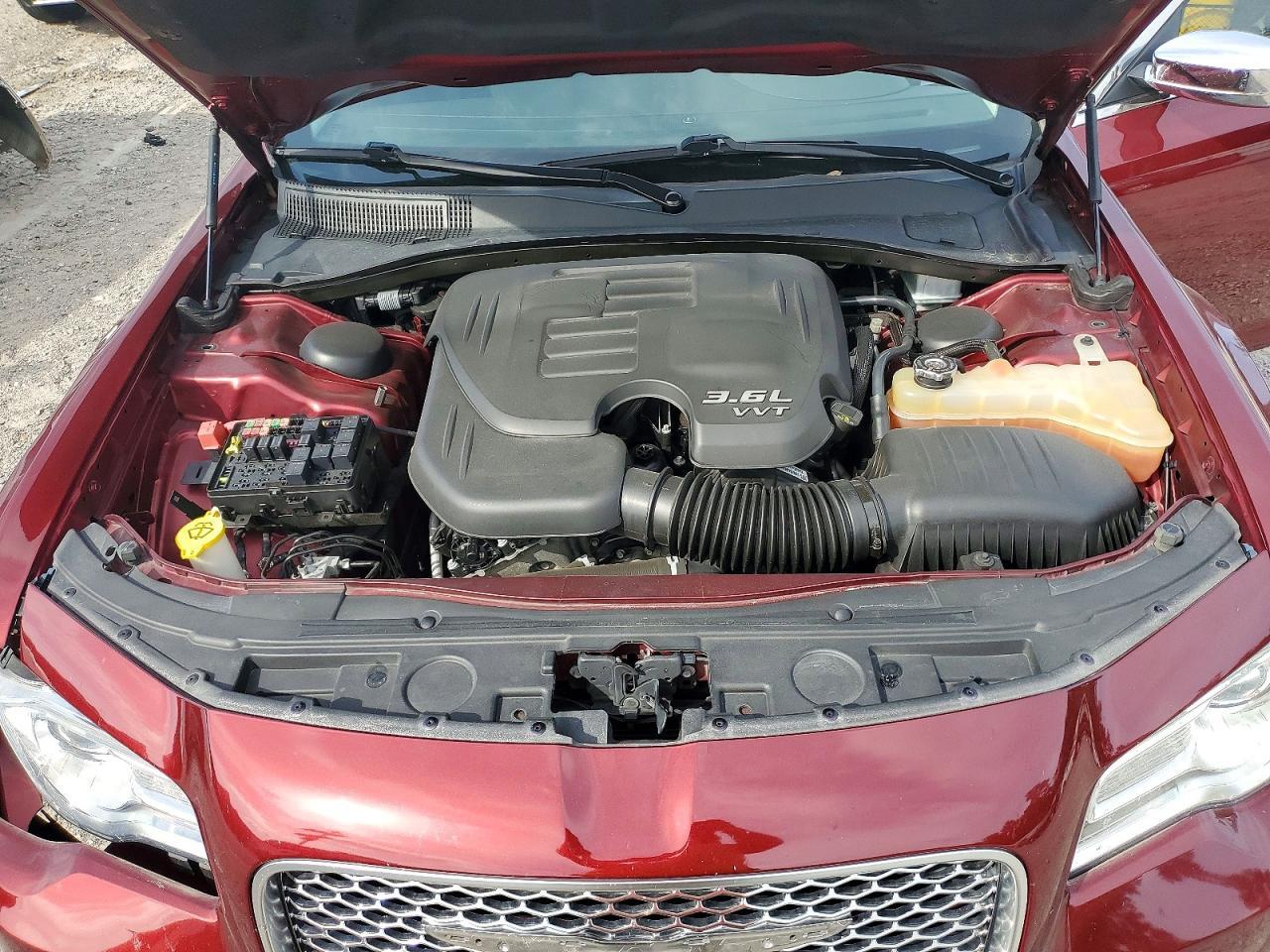 2019 CHRYSLER 300 TOURING — Фото 11 из 12