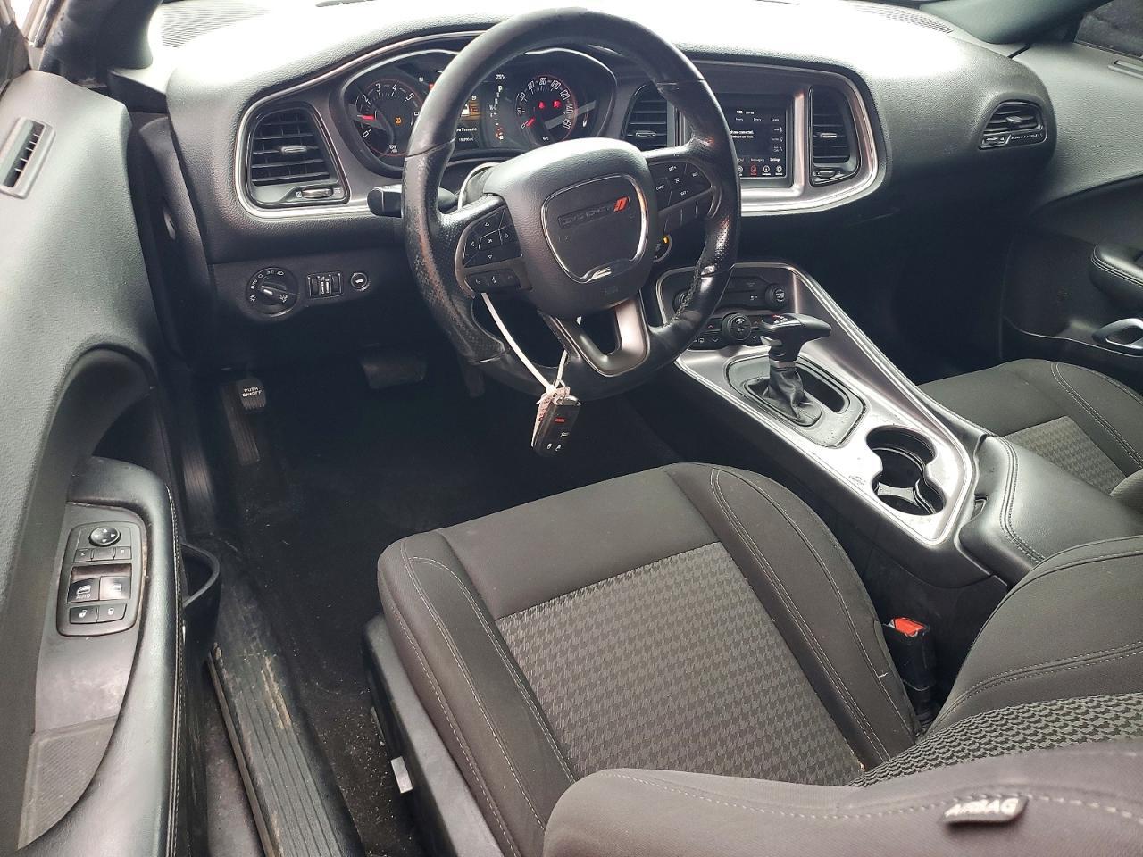 2019 DODGE CHALLENGER SXT — Фото 8 из 12