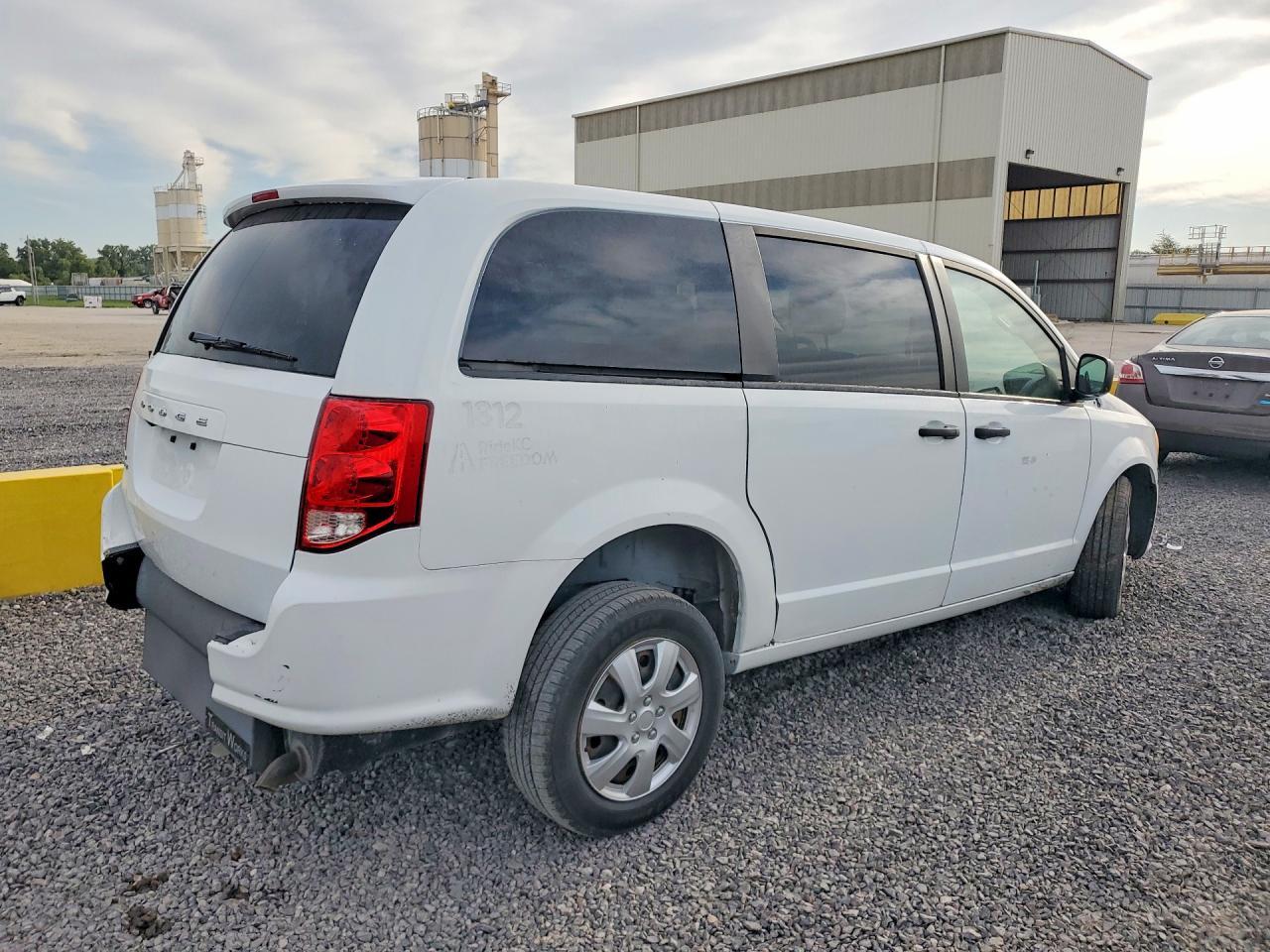 2019 DODGE GRAND CARAVAN SE — Фото 3 из 13