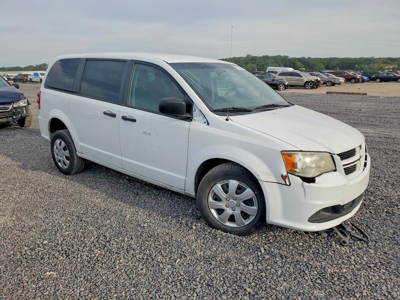 2019 DODGE GRAND CARAVAN SE — Фото 4 из 13