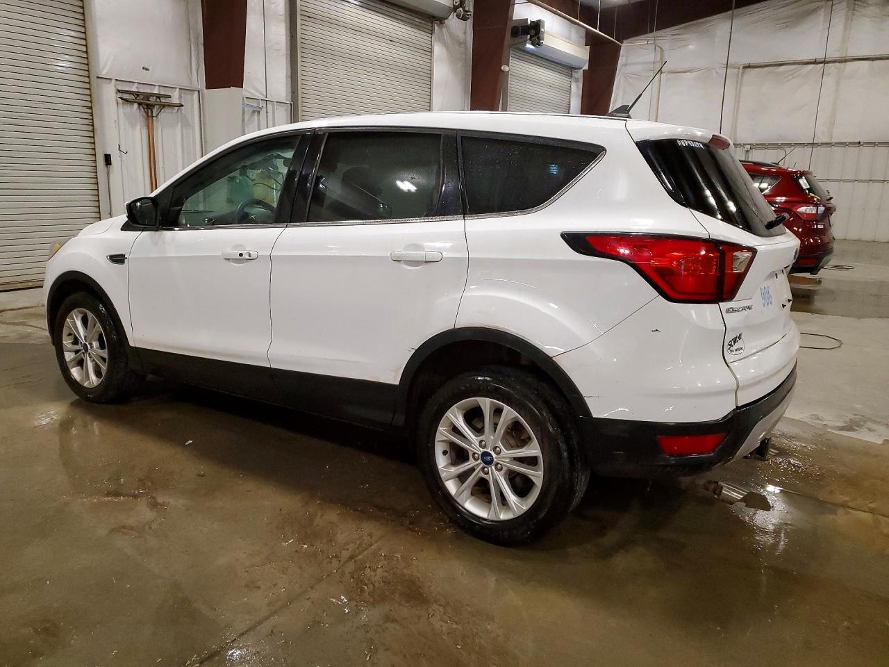 2019 FORD ESCAPE SE — Фото 2 из 13