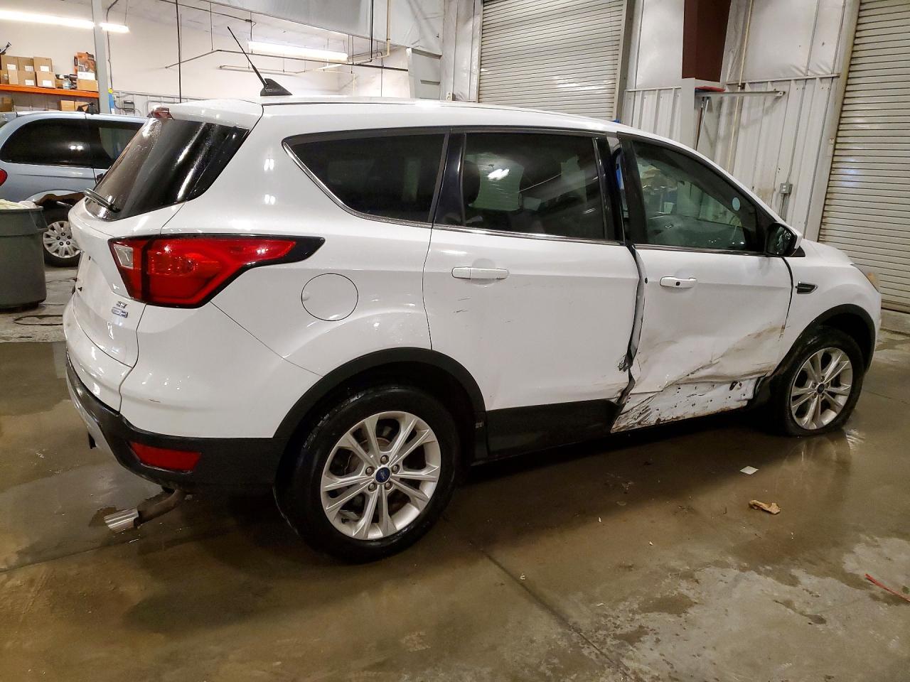 2019 FORD ESCAPE SE — Фото 3 из 13