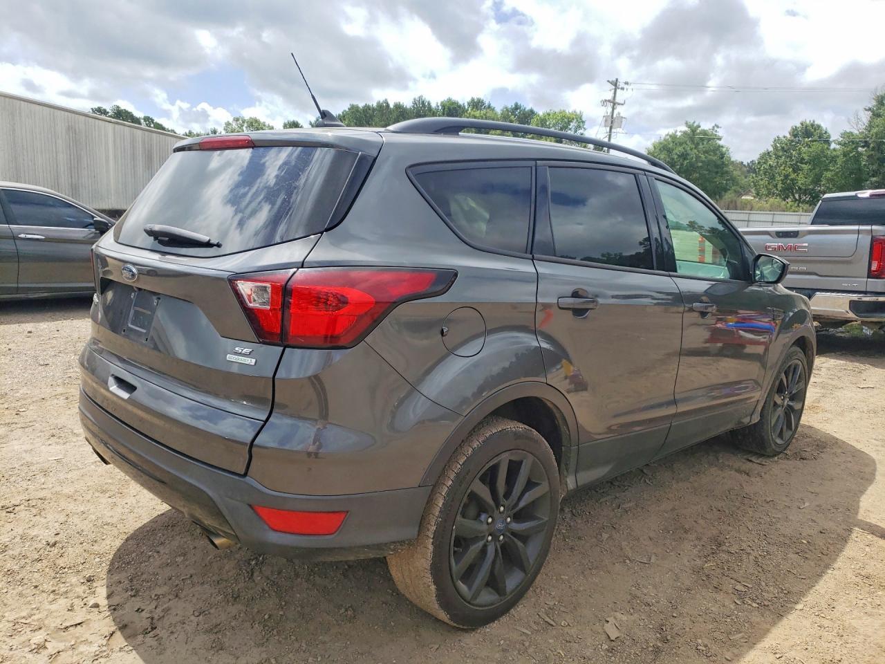 2019 FORD ESCAPE SE — Фото 3 из 12