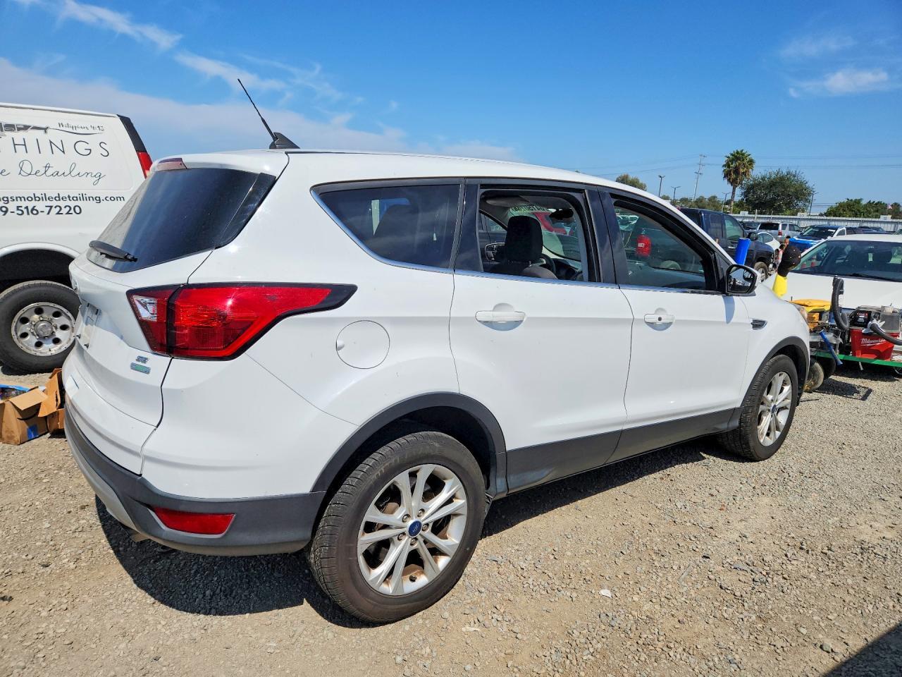 2019 FORD ESCAPE SE — Фото 3 из 12