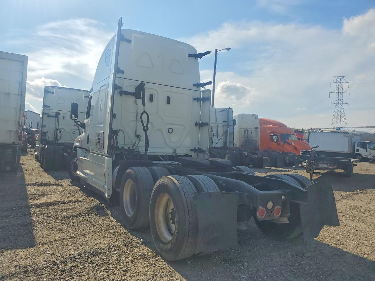 2019 FREIGHTLINER CASCADIA 125 SEMI TRUCK — Фото 2 из 14