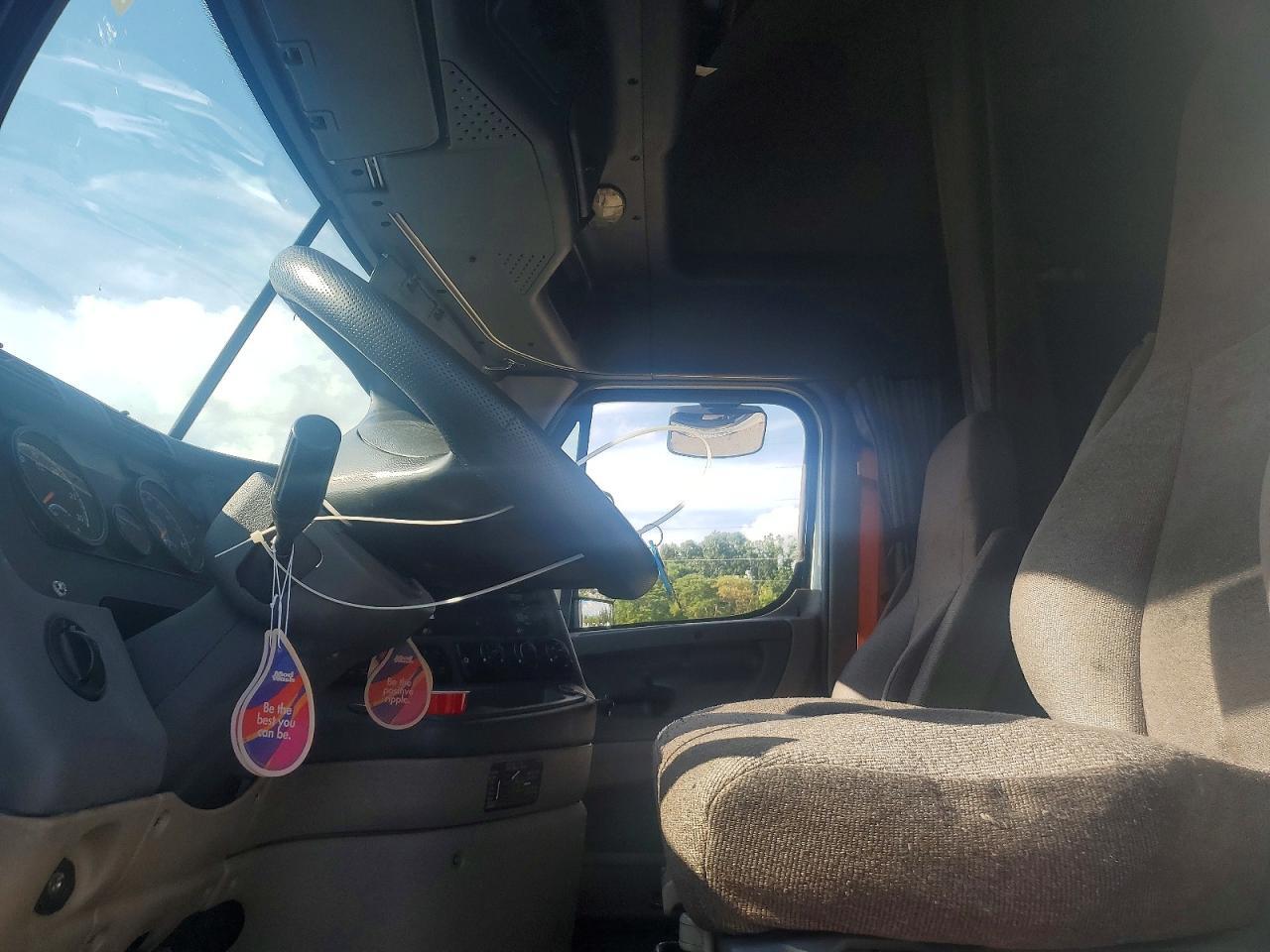 2019 FREIGHTLINER CASCADIA 125 SEMI TRUCK — Фото 7 из 14