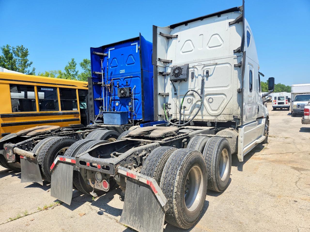 2019 FREIGHTLINER CASCADIA 126 SEMI TRUCK — Фото 3 из 14