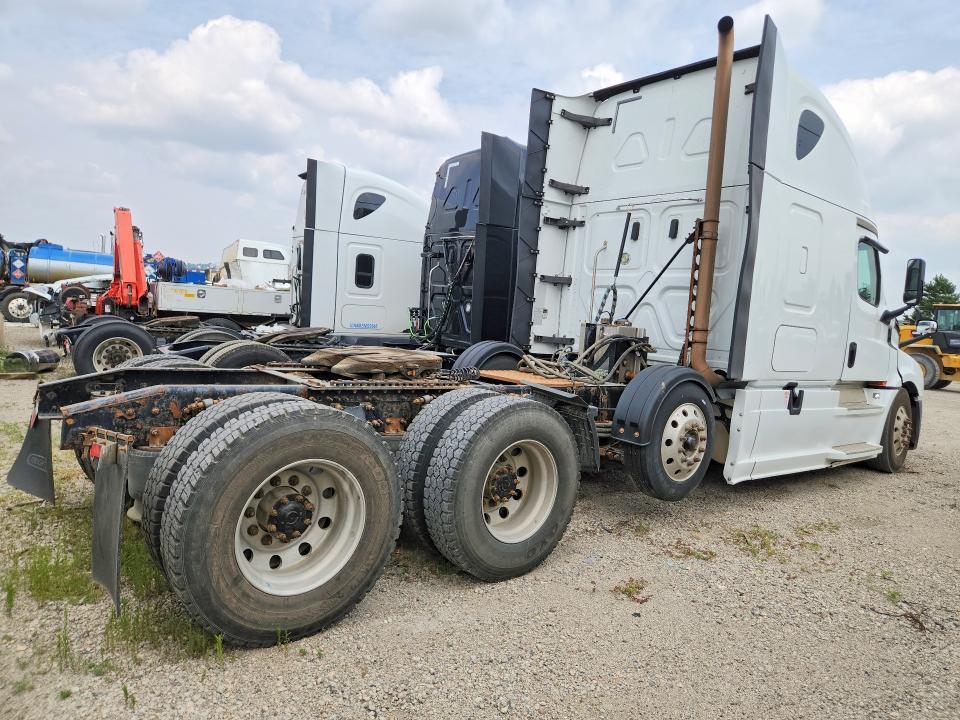 2019 FREIGHTLINER CASCADIA 126 SEMI TRUCK — Фото 3 из 13