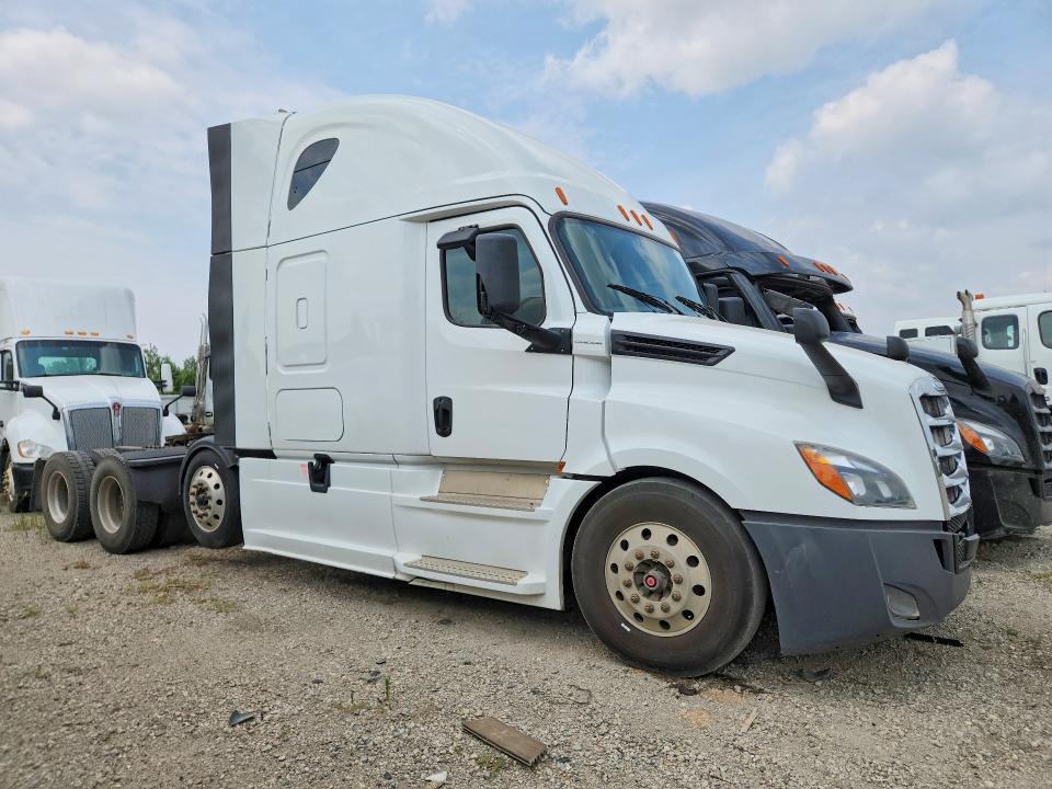 2019 FREIGHTLINER CASCADIA 126 SEMI TRUCK — Фото 4 из 13