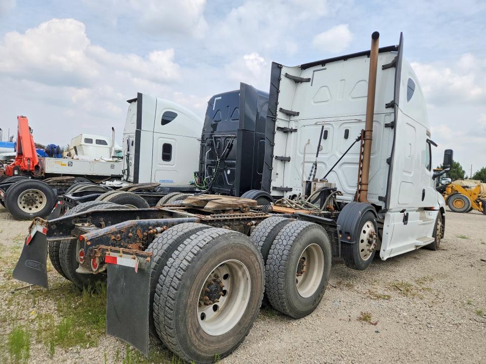 2019 FREIGHTLINER CASCADIA 126 SEMI TRUCK — Фото 6 из 13