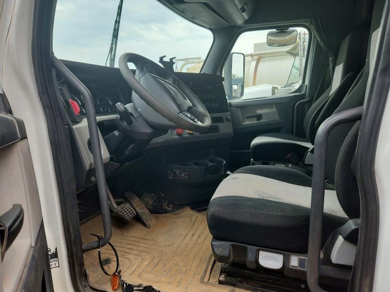 2019 FREIGHTLINER CASCADIA 126 SEMI TRUCK — Фото 7 из 13