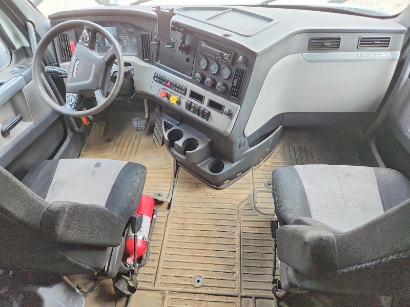 2019 FREIGHTLINER CASCADIA 126 SEMI TRUCK — Фото 8 из 13
