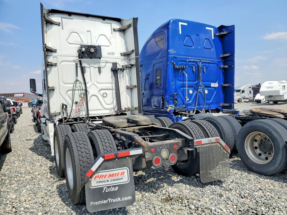2019 FREIGHTLINER CASCADIA 126 SEMI TRUCK — Фото 2 из 13
