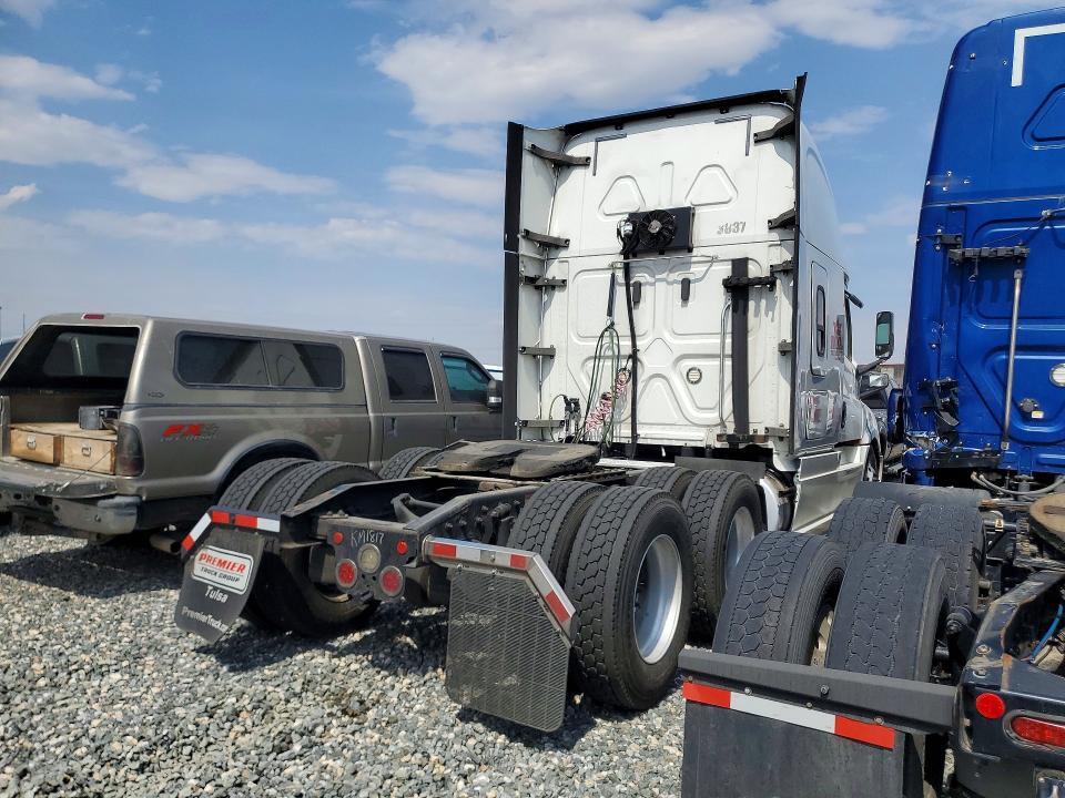 2019 FREIGHTLINER CASCADIA 126 SEMI TRUCK — Фото 3 из 13
