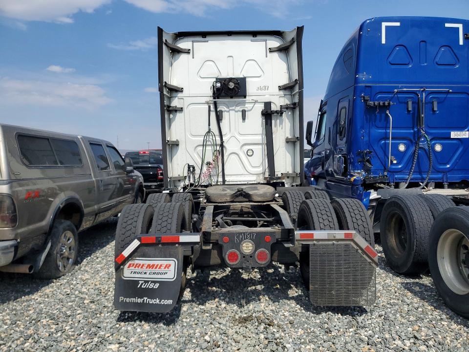 2019 FREIGHTLINER CASCADIA 126 SEMI TRUCK — Фото 6 из 13
