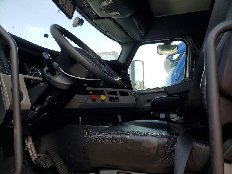 2019 FREIGHTLINER CASCADIA 126 SEMI TRUCK — Фото 7 из 13