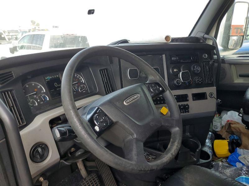 2019 FREIGHTLINER CASCADIA 126 SEMI TRUCK — Фото 8 из 13