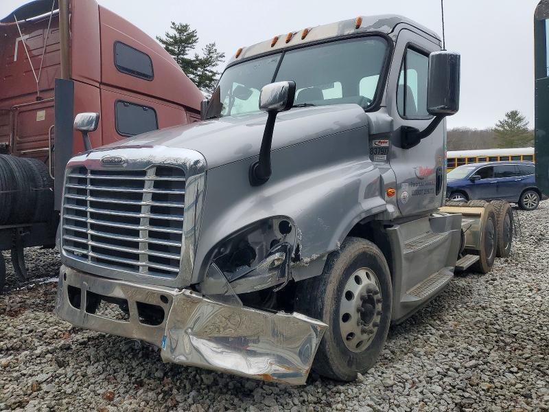2019 FREIGHTLINER CASCADIA 125 SEMI TRUCK — Фото 2 из 10