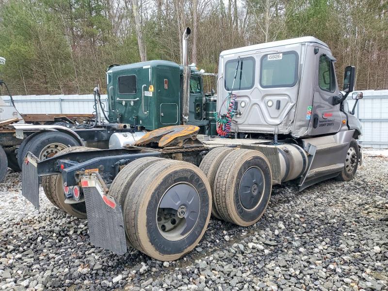 2019 FREIGHTLINER CASCADIA 125 SEMI TRUCK — Фото 4 из 10